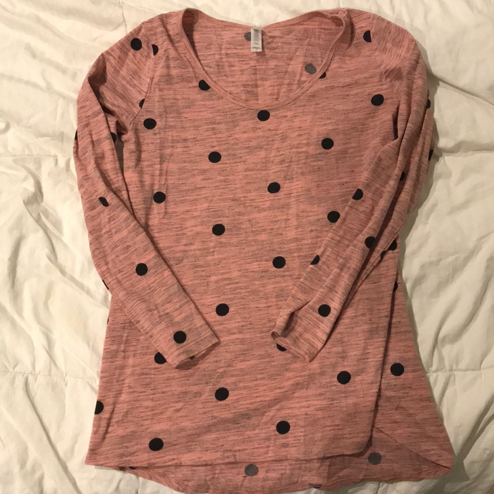 Scoop neck 3/4 length shirt